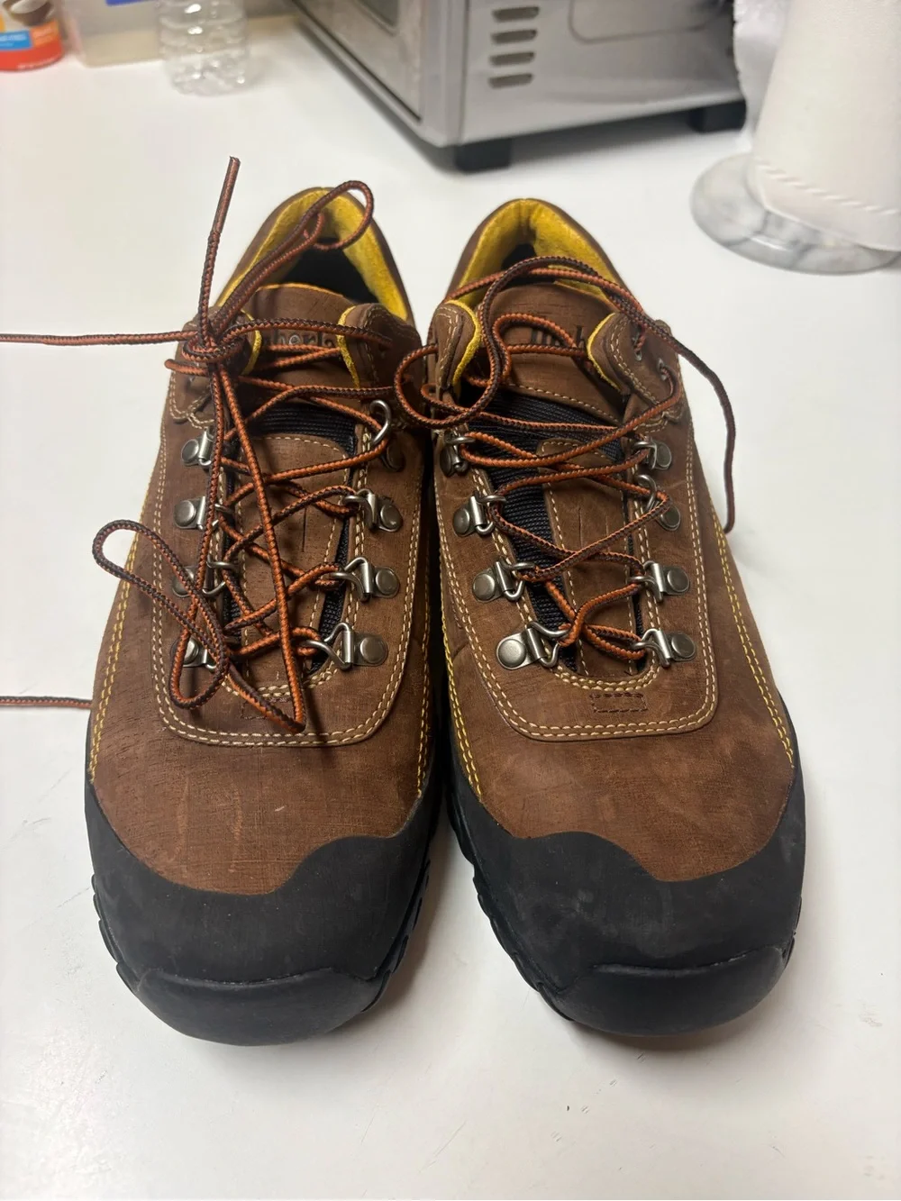 New sz 11M Timberland Brown Leather Outdoor Lace-Up Sneakers with Yellow Lining